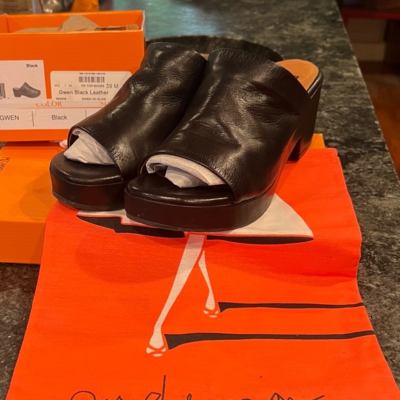 Miz Mooz Shoes - Black Leather Miz Mooz Sandals, Sz 39